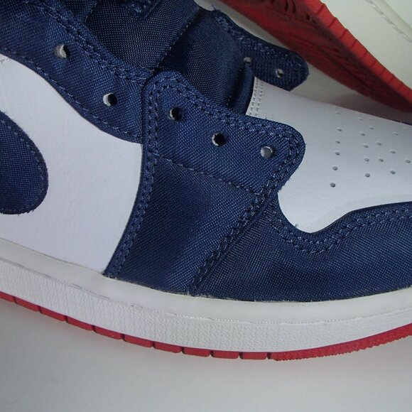 AIR JORDAN 1 MID SE Men –White/University Red-midnight Navy Missing shoe strings - Picture 2 of 6